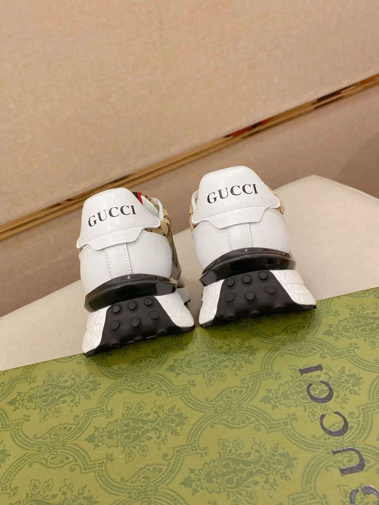 Men's clothing and shoes💰:462💰 (GUCCI) The latest model from the official website🎁🎁Casual and fashionable men's shoes👟, hot style💥The version is simple and elegant, exclusive for trendy men. The unique latest brand elements from the official website👑Original Gucci decoration, fashionable and generous, the fabric is original cowhide ✅Mesh breathable lining, the official website specifies wear-resistant casual outsole, the classic model is taken in kind at the counter🎬38-44 (can be customized for 45 non-refundable)